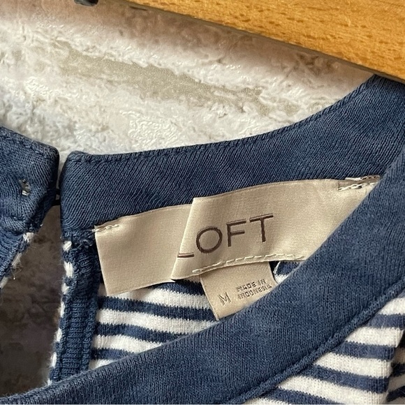 LOFT Top Women’s Sz M Navy & White Striped Cold Shoulder Off Shoulder - Picture 4 of 7
